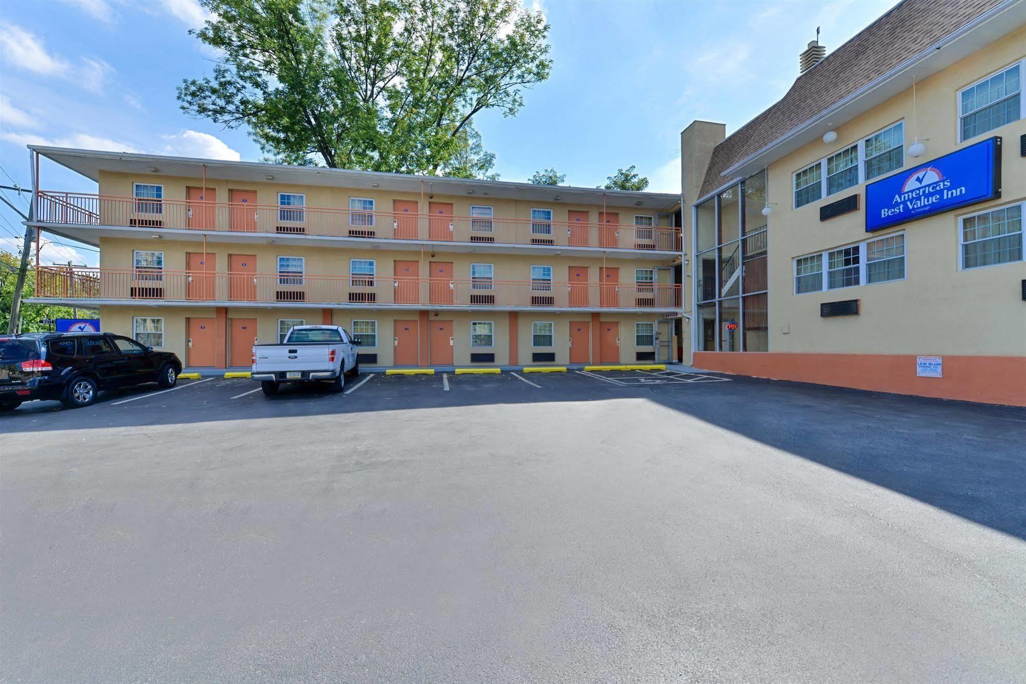 Media Inn & Suites Exterior foto