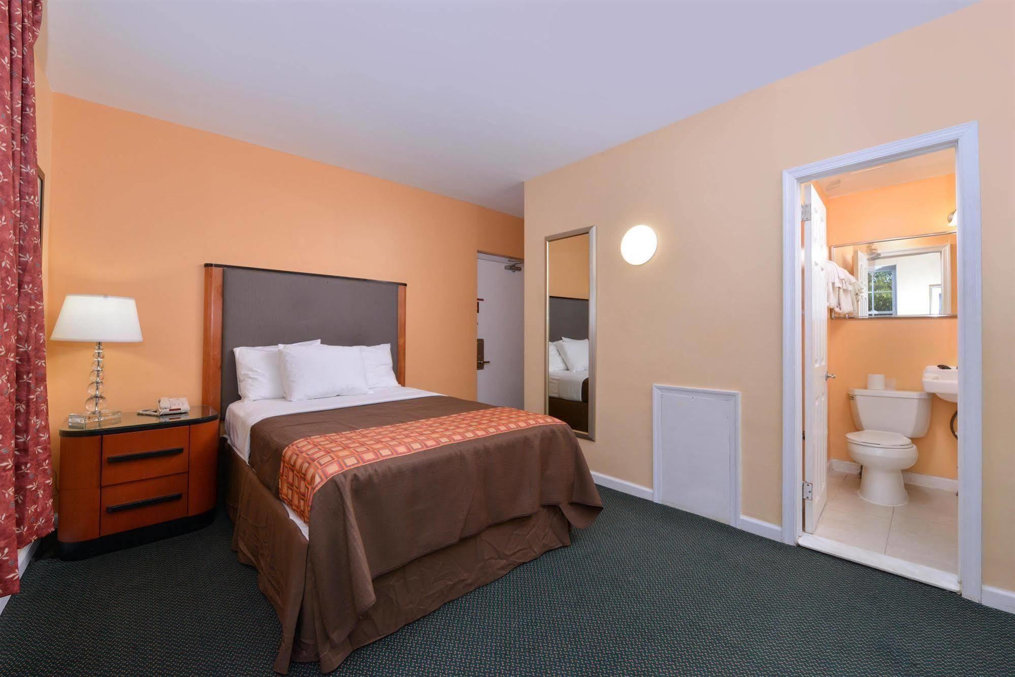 Media Inn & Suites Exterior foto